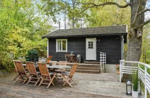 Modern cottage with sunny terrace - Nämdö