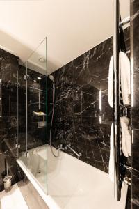 Casino 2000 - Adult Guests Only