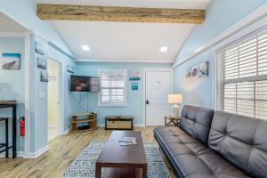 23 Center St - Sunny Side Up - Upstairs Apartment