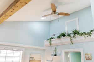 23 Center St - Sunny Side Up - Upstairs Apartment