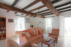 Pomegranate Gite Sleeps 4 with Pool