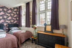 THE MOST CENTRAL Apartment in Canterbury Stunning Interiors, fully equipped, City Views and Free WiFi!