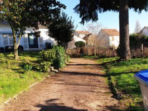 Maison d une chambre avec terrasse et wifi a Argenteuil