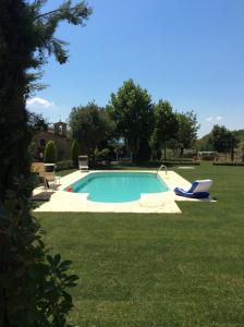 Apartment with Pool View