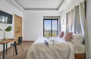 Villa Favella-Pop-Art-View-7BR-Jamaca De Dios-Balcony-Dream