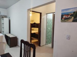 Casa com estacionamento coberto, localizada em Vila Sahy