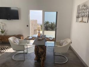 Luxury studio, sea view, pool