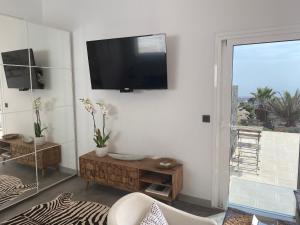 Luxury studio, sea view, pool