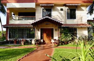 SHANUS SEASIDE INN - A Family-Run Guesthouse just 100 metres from Candolim Beach