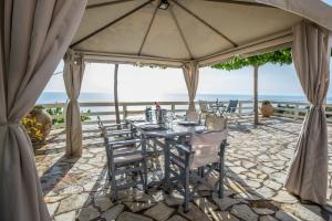 Private, pool, sunsets, beaches, amenities - Eleni