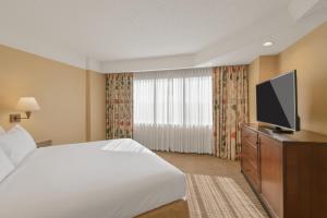 Superior King Suite room in Harmony Seacaucus Suites Meadowlands
