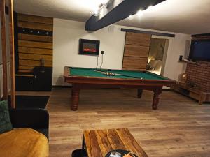 Apartamencik za lasem