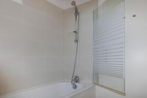 Pretty flat with roof terrace and large garden