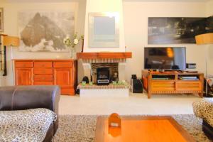 Mijas Costa Semi-Detached Holiday Home for 6