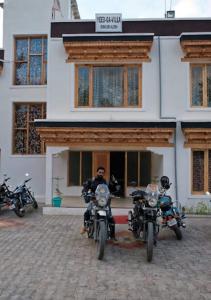Nimas Villa