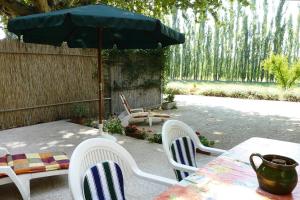 Maisons de vacances Country house with private terrace, Beaucaire : photos des chambres