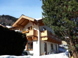 Apartment in Bramberg am Wildkogel with balcony