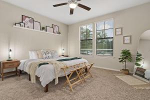 New! King Bed Trendy 1 BR Resort Style w Pool