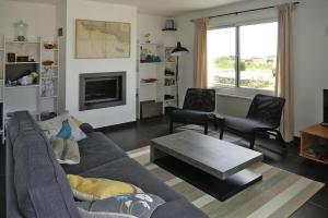 Maisons de vacances Holiday Home in Plougasnou near Sandy Beach : photos des chambres