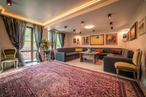 The Gallery Guest House - Garden and Garage