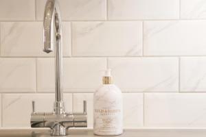 Townhouse, close to harbour with sea views