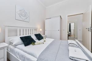 City Center Railway Station Apartment Piłsudskiego by Noclegi Renters