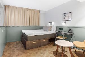 Superior Queen Room with Single Bed room in Best Western Hotel at 108