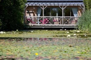 Maisons de vacances La Ferme de L'Oudon & SPA : Maison 1 Chambre au Bord de l’Eau avec Accès à la Piscine et au Spa