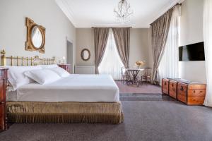 Premium Corner Room with Balcony room in Hotel Locarno
