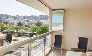 Appartements 75m2 4 pers clim terrasse box emplacement ideal ville port et plage : photos des chambres