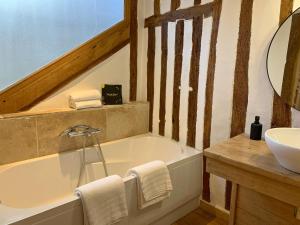 B&B / Chambres d'hotes L'Ecole des Demoiselles : photos des chambres