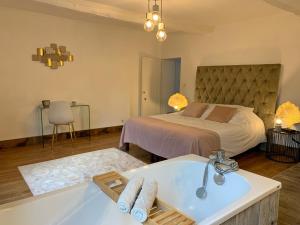 B&B / Chambres d'hotes L'Ecole des Demoiselles : photos des chambres