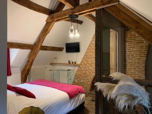 B&B / Chambres d'hotes L'Ecole des Demoiselles : Chambre Double