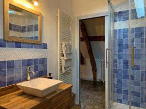 B&B / Chambres d'hotes L'Ecole des Demoiselles : photos des chambres