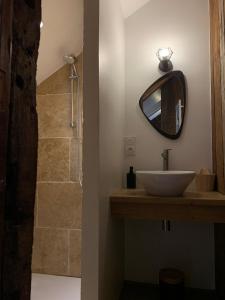 B&B / Chambres d'hotes L'Ecole des Demoiselles : photos des chambres