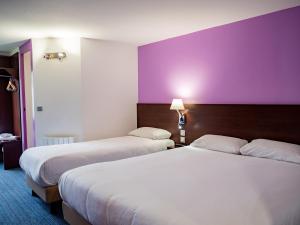 Hotels Contact Hotel Restaurant La Chaumiere Les Mureaux-Flins : Chambre Triple