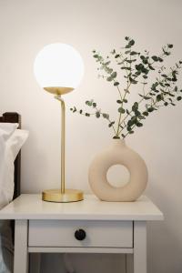 Stunning Riverside Oxford Apartment with Parking