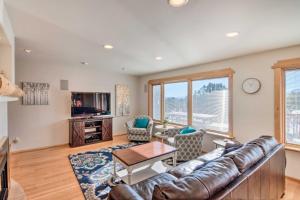 Buena Vista Oasis with Mtn Views, 3 Mi to Dtwn!