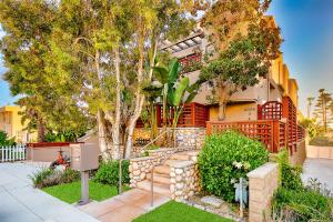 Pacific Beach Cottage