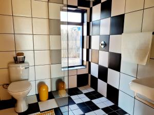 Die Blouhuis Farmhouse Retreat with a hot tub