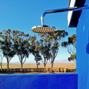 Die Blouhuis Farmhouse Retreat with a hot tub