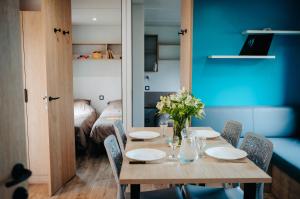 Campings Mobil Home XXL 4 chambres - Camping L'Evasion : photos des chambres