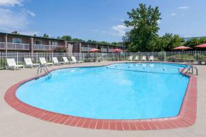 King Room with Kitchenette - Non-Smoking room in Days Inn & Suites by Wyndham Lexington