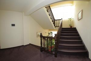 HOTEL CARPATHIA