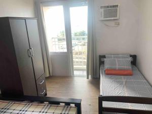 Lovely Spacious Condo With Balcony