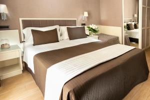 Superior Room with Lateral Sea View