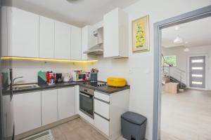 Mandalina HR Luxury Villa with Private Pool, Tennis Court and Boccie Alley