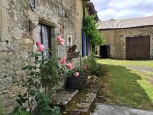 Maisons de vacances Beautiful cottage with private pool in France : photos des chambres