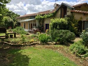 Maisons de vacances Beautiful cottage with private pool in France : photos des chambres