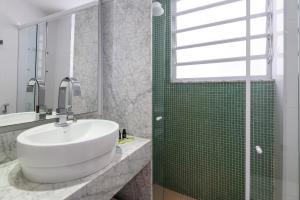 1 Quarto a 200m da Praia de Copacabana | SC 86712